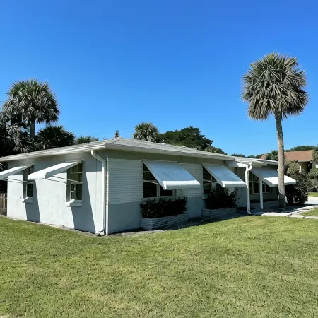 SOUTH BEACH & PARK at your Doorstep • DOLPHIN COTTAGE • Comfy Fun Vero Beach