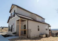 Hilltop Haven: Lakeview, Indoor & Outdoor Pool, Hot Tub, Pickleball & Basketball - 4 stelle