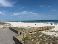 海濱公寓大廈!!從前門到沙灘僅需數秒! - 按摩浴缸