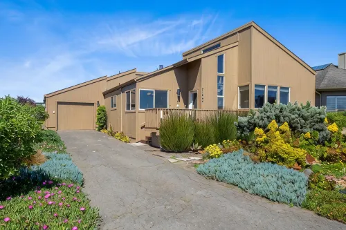 "The Birds" Easy Walk to the Beach, Hot Tub, Fireplace, Pet Friendly - Wifi