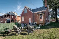 Landmark, accessible home in the heart of Belleville’s historic downtown - Wifi