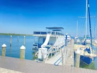 Fully Equipped Docked Houseboat at Log Pond Marina in Havre de Grace, MD. - 3-Star