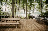 Romantic lakefront chalet w/hot tub - Chalets