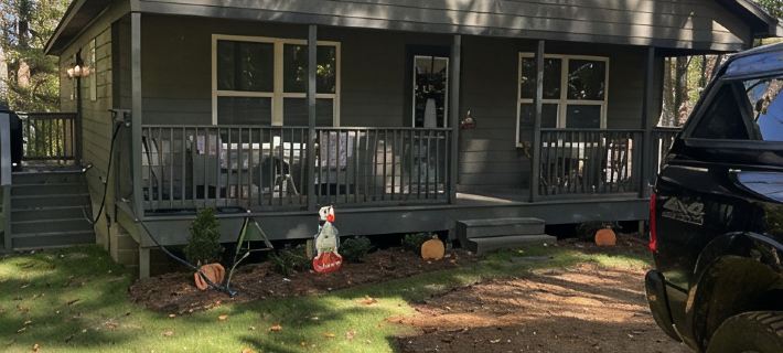 New Cabin in woods at pickwick.  3 BR 2 bath,  near Stateline ramp & state park Hotels in Hardin County