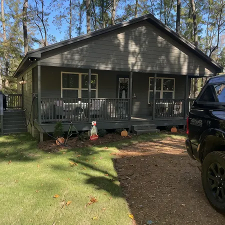 New Cabin in woods at pickwick.  3 BR 2 bath,  near Stateline ramp & state park