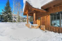 Charming 3-bedroom log cabin with Hot Tub and fitness room in delightful Big Sky - Kitchens