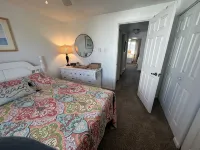 Beautiful updated condo w modern decor, overlooking Fenwick lighthouse from deck - Homestays