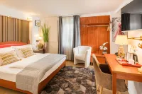 Aristo Hotel - parking