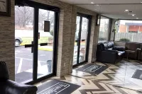 Travelodge by Wyndham Avenel Woodbridge - Parking