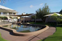 Belltower Motor Inn - Motels