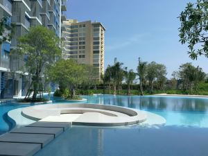 Blu 1 Bed Pool Access