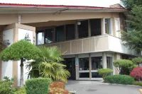 Western Inn Lakewood فنادق في ليكوود