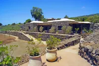 Dammusi Sciuvechi Resort Hotel in zona Azienda Vinicola Minardi