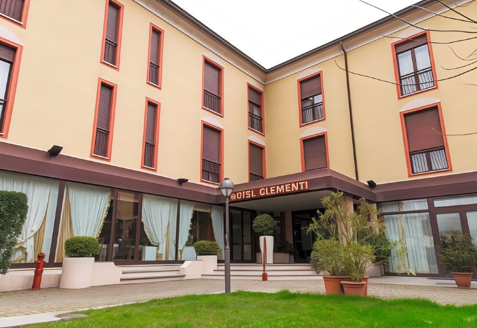 Hotel Clementi - Housity