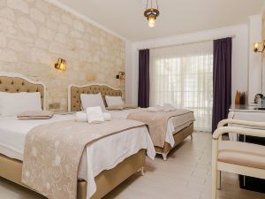 Avlu Alacati Butik Otel