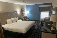 Baymont by Wyndham Monroe Ohio - parking