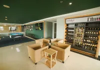 Aston Samarinda Hotel and Convention Center - bar