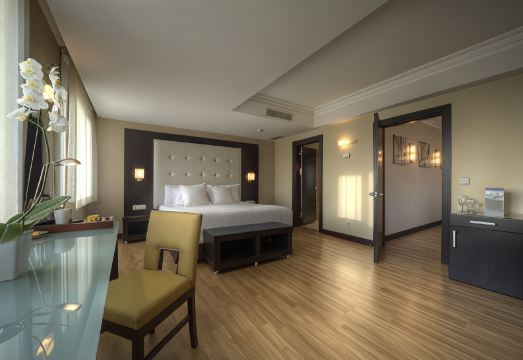 3. 에레신 호텔 토..