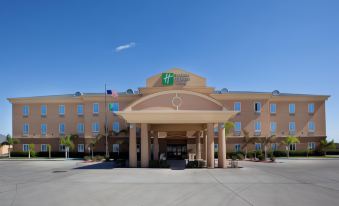 Holiday Inn Express & Suites Zapata