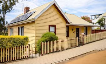 Bridge Cottage Sargeants & Armoury Cottages 1823 - Housity