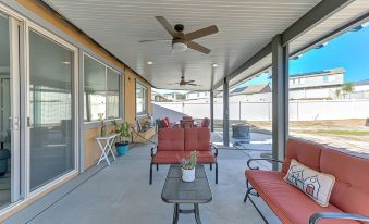 Patio & Yard: Luxe Beaumont Getaway!