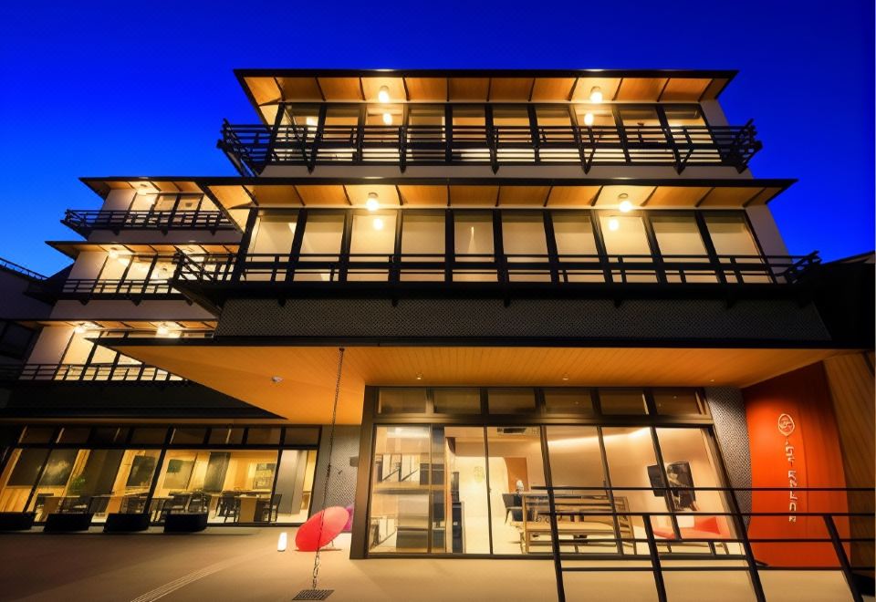 1. 와쿠 나리타산몬..