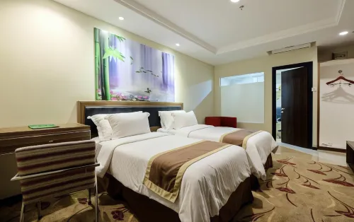 Travellers Hotel Phinisi Hotels in Mariso