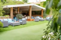 Apartamentos Royal Life فنادق في Es Castell