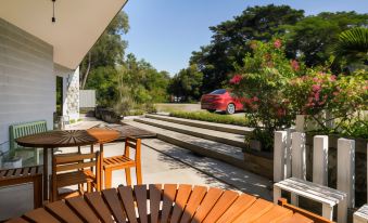 Treeline Urban Inn - Housity