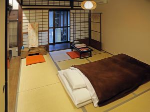Guesthouse KYOTO COMPASS ～京町家の小さなお宿～