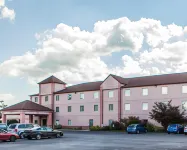 Quality Inn Midway Hotels in Bethel Township