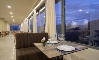 3. V Hotel ..