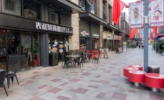 Yueman Huahuati Leyuan Homestay (Hanxi Changlong Subway Station Branch Guangzhou)