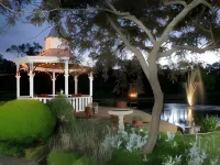 Lakeside Cottage Luxury B&B Hotels in Mount Dandenong