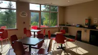 Super 8 by Wyndham Mont Laurier Hotel a Mont-Laurier