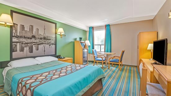 Super 8 by Wyndham Toronto East on