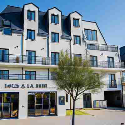 Hôtel Spa Face à la Mer Hotel Exterior