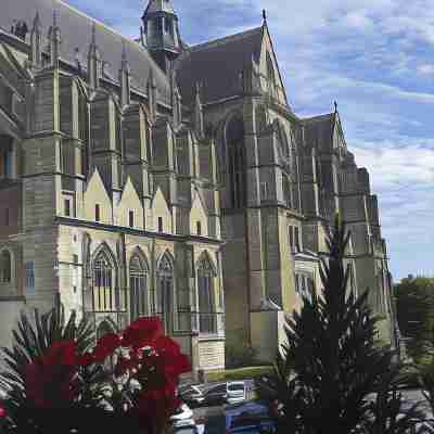Hôtel Ibis Saint-Quentin Basilique Hotel Exterior