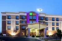 Holiday Inn Express & Suites Cheyenne Hotels near Murdoch＇s Ranch & Home Supply