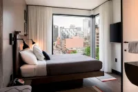 Moxy Chicago Downtown