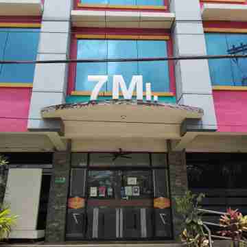 7 Meadows Inn Hotel Exterior