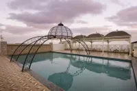 Ramada Plaza by Wyndham Chandigarh Zirakpur - Pools