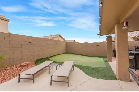 Beautiful Pool and Spectacular Modern Home! Your Arizona Sunshine Oasis Awaits!