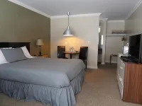 Ray Lyn Motel Hotels in Genelle