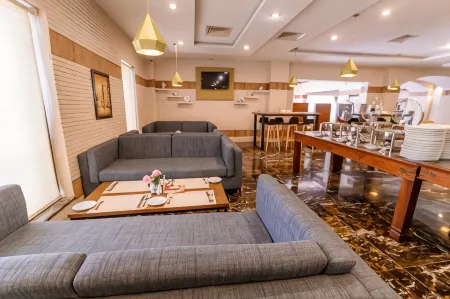 Hotel One Faisalabad Отели рядом с достопримечательностью «The Chenab Club»