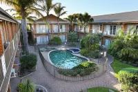 Quality Hotel Melbourne Airport - piscina