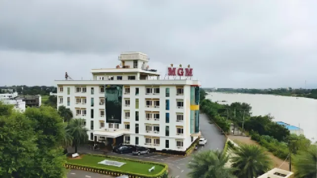 Hotel MGM Grand Hotels near Mamanduru Forest