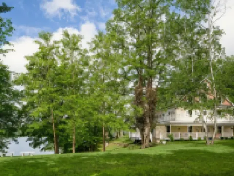 Lakehouse Inn Hoteles en Lee