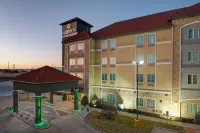 La Quinta Inn & Suites by Wyndham Allen at the Village Hotels in Allen