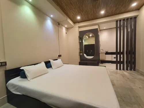 Kinza | AC Room Near Railway Station | Panbazar - Apartment